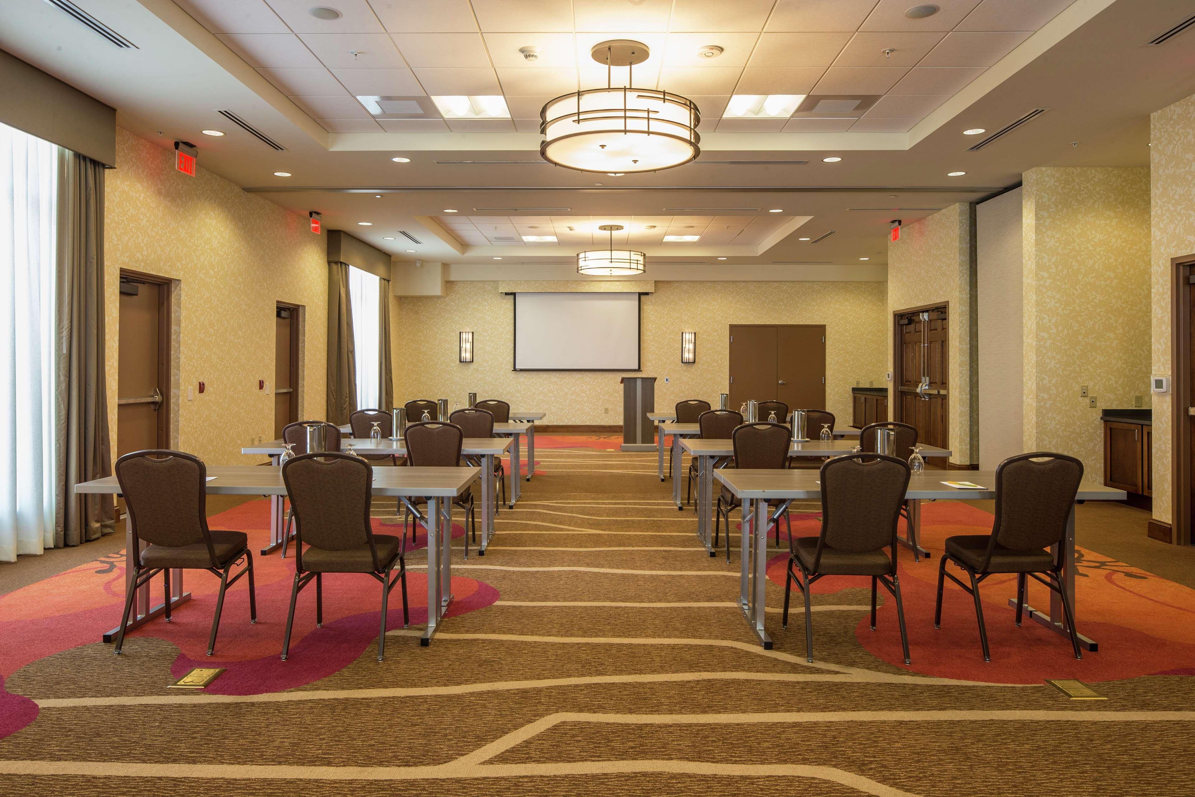 Hilton Garden Inn Uniontown Esterno foto