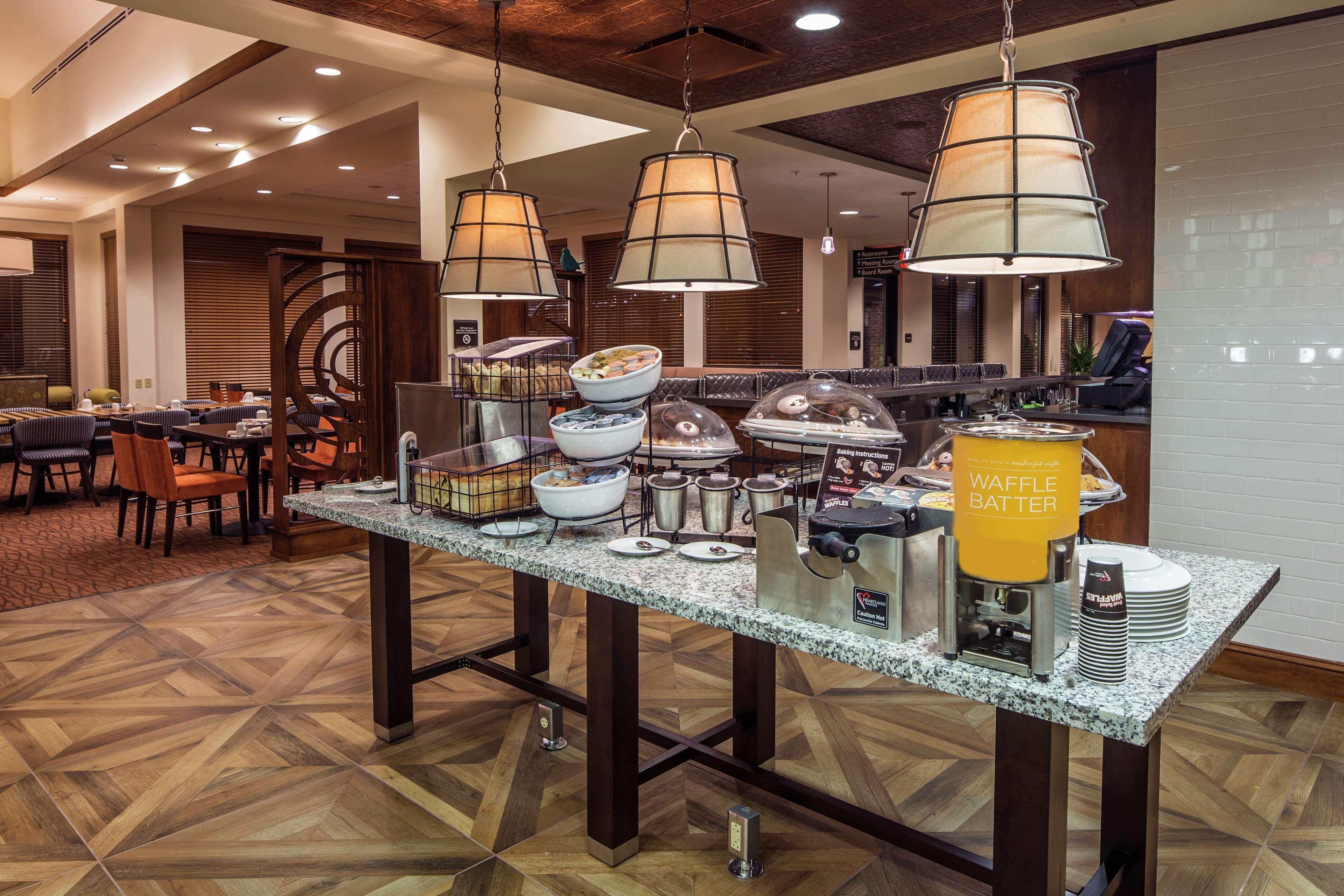 Hilton Garden Inn Uniontown Esterno foto
