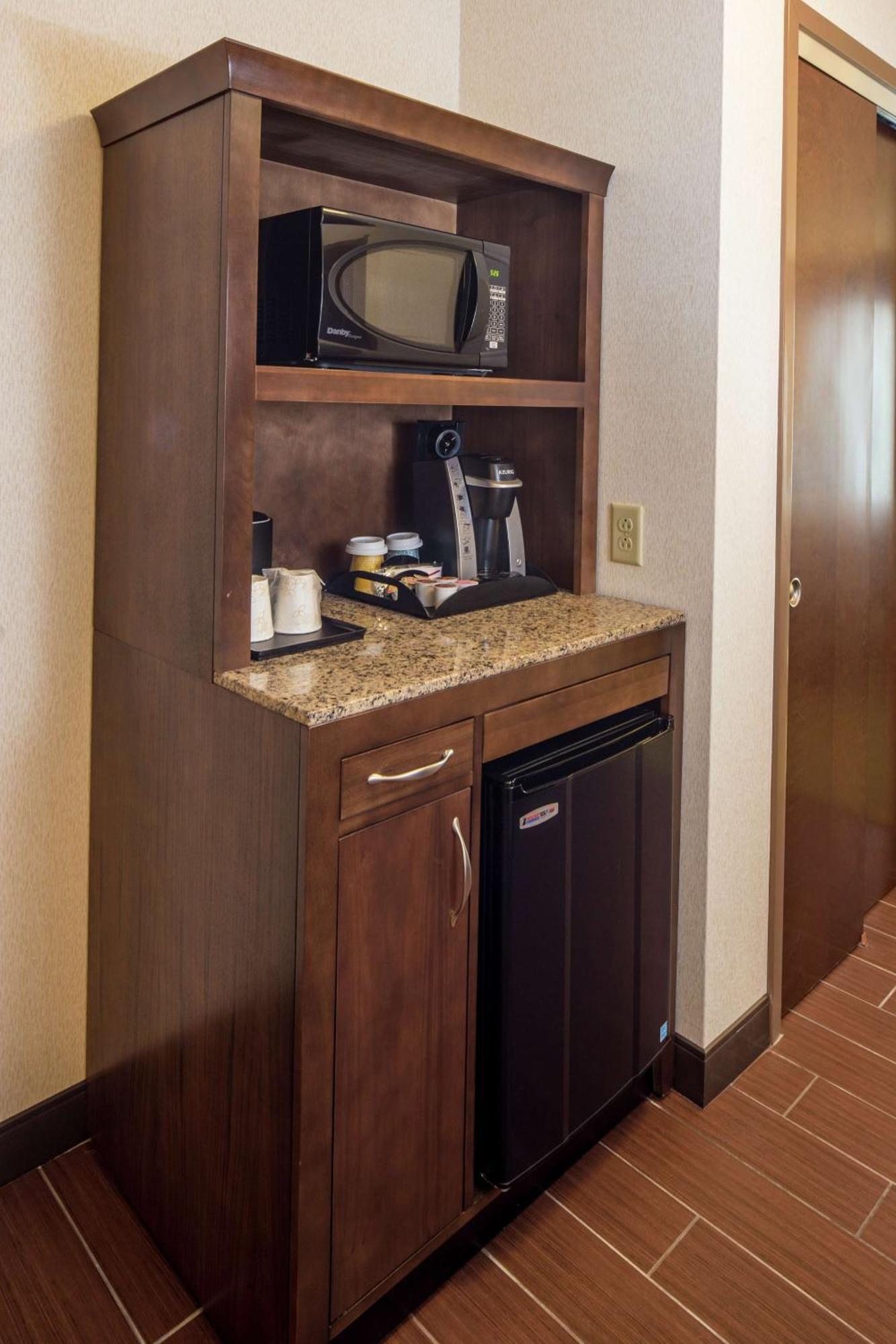 Hilton Garden Inn Uniontown Esterno foto