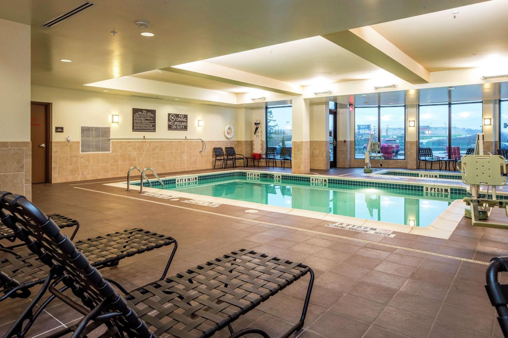 Hilton Garden Inn Uniontown Esterno foto